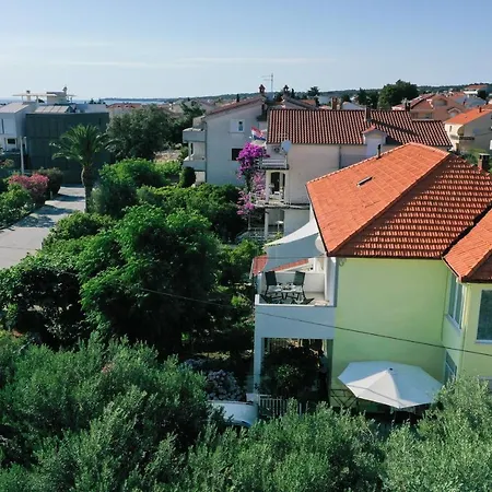 Apartment Heder